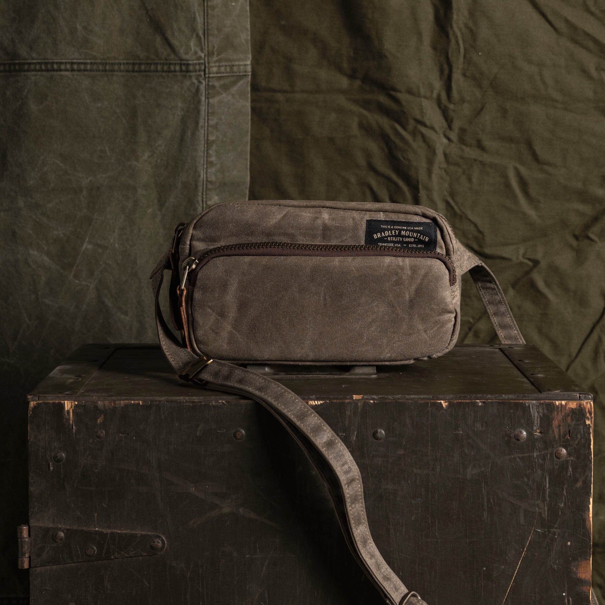 Pointer Crossbody Bag - Oak